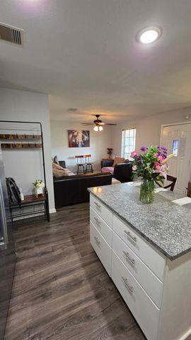 1526 Diplomat Way, Houston, TX 77088