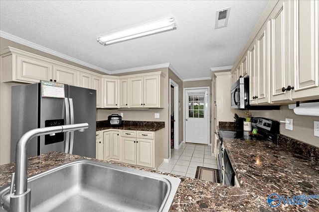 3006 Concord Lane SW, Decatur, AL 35603