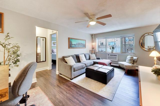 420 W Aldine Avenue 228, Chicago, IL 60657