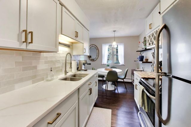 420 W Aldine Avenue 228, Chicago, IL 60657