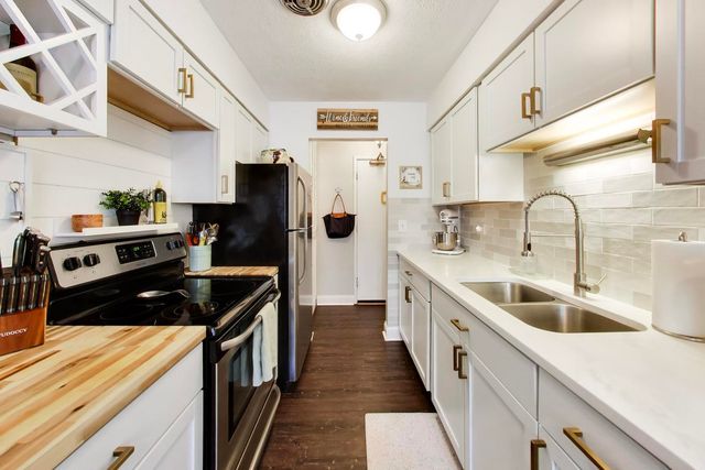 420 W Aldine Avenue 228, Chicago, IL 60657