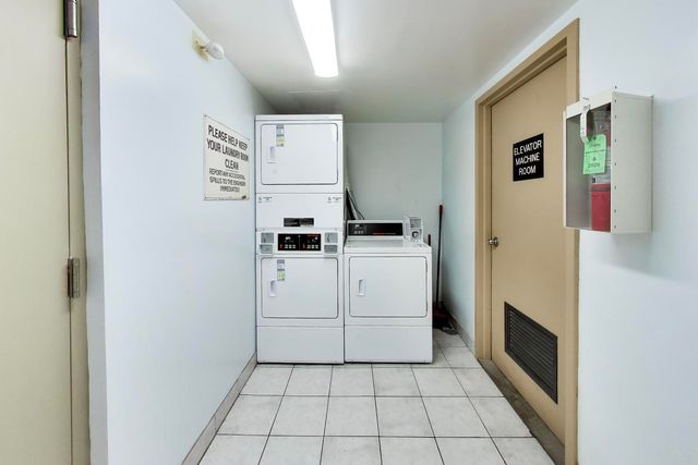420 W Aldine Avenue 228, Chicago, IL 60657
