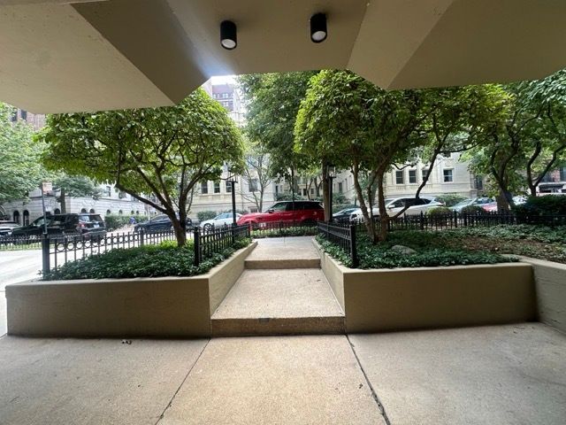 420 W Aldine Avenue 228, Chicago, IL 60657