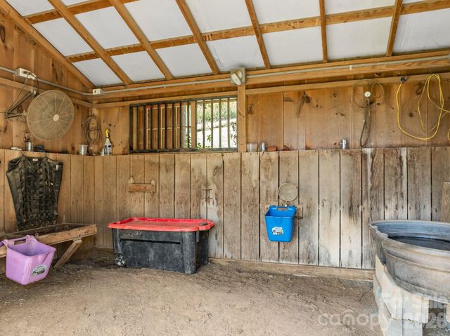 99 Quill Ammons Hollow, Marshall, NC 28753