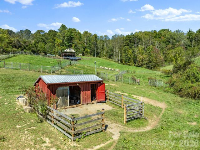 99 Quill Ammons Hollow, Marshall, NC 28753