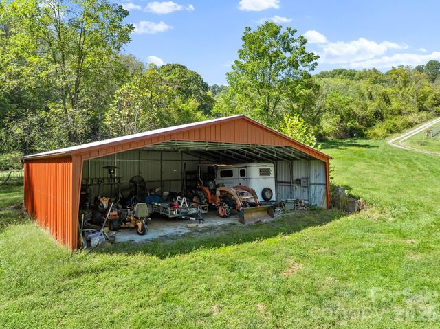 99 Quill Ammons Hollow, Marshall, NC 28753