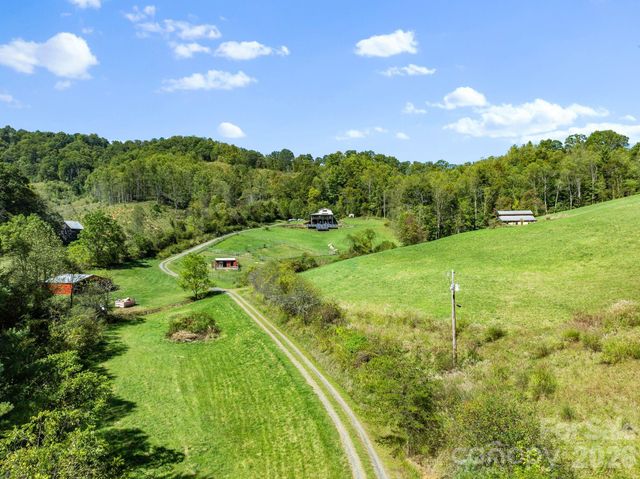 99 Quill Ammons Hollow, Marshall, NC 28753