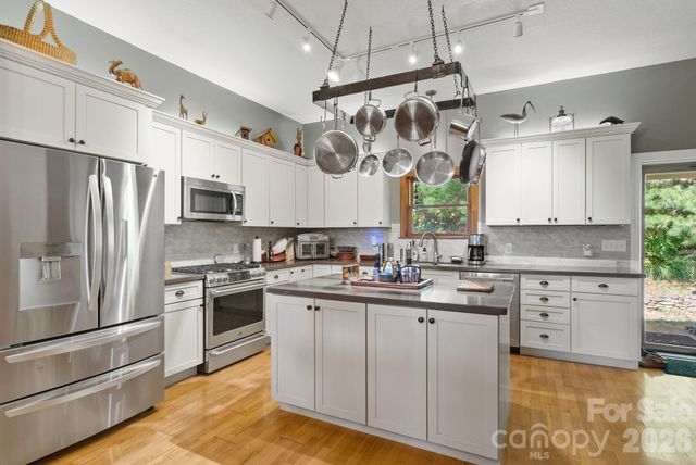 99 Quill Ammons Hollow, Marshall, NC 28753