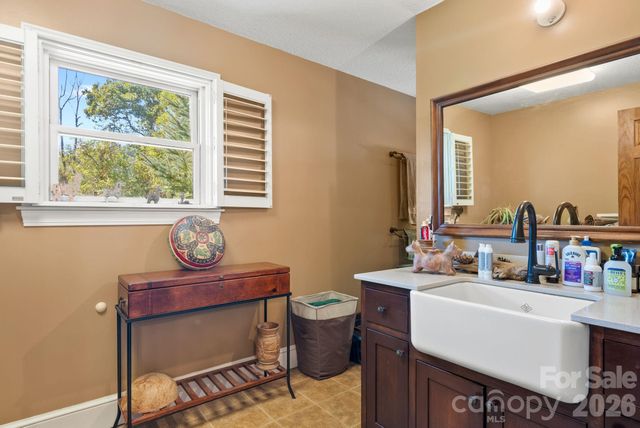 99 Quill Ammons Hollow, Marshall, NC 28753