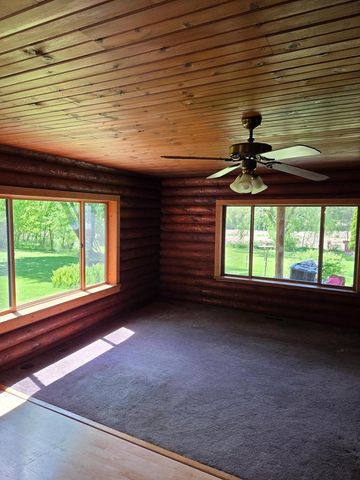 2112 Utica rd Road, Cambridge, WI 53523