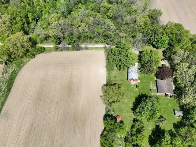 2112 Utica rd Road, Cambridge, WI 53523