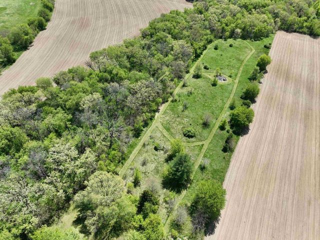 2112 Utica rd Road, Cambridge, WI 53523