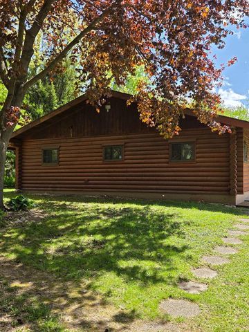 2112 Utica rd Road, Cambridge, WI 53523