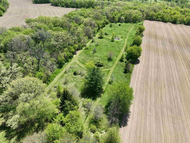 2112 Utica rd Road, Cambridge, WI 53523