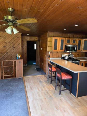 2112 Utica rd Road, Cambridge, WI 53523