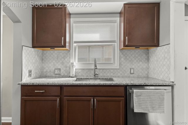 22929 Arlington Street, Dearborn, MI 48128