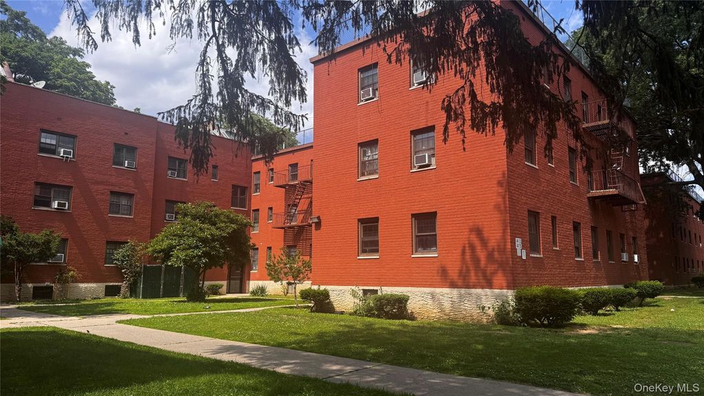 14133 78th Avenue 3B, Kew Garden Hills, NY 11367