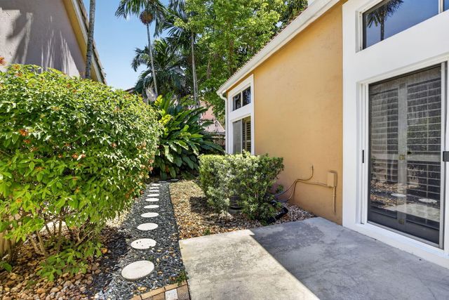 10124 NW 4th Street NW, Plantation, FL 33324