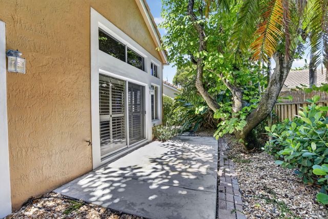 10124 NW 4th Street NW, Plantation, FL 33324