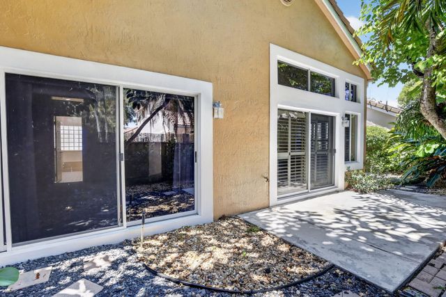 10124 NW 4th Street NW, Plantation, FL 33324