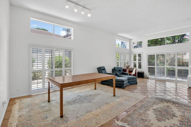 10124 NW 4th Street NW, Plantation, FL 33324