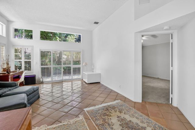 10124 NW 4th Street NW, Plantation, FL 33324