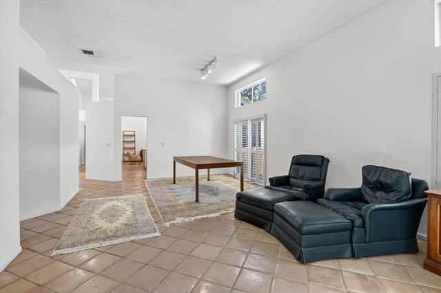 10124 NW 4th Street NW, Plantation, FL 33324