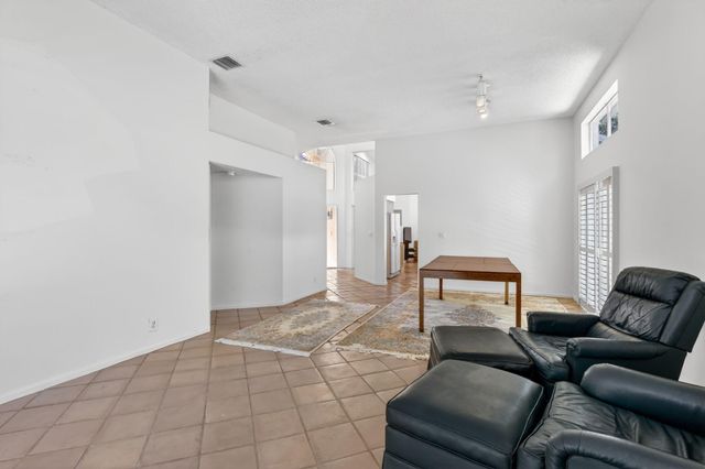 10124 NW 4th Street NW, Plantation, FL 33324