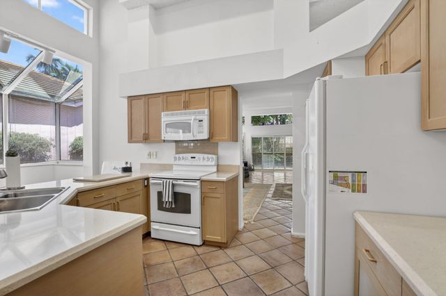 10124 NW 4th Street NW, Plantation, FL 33324