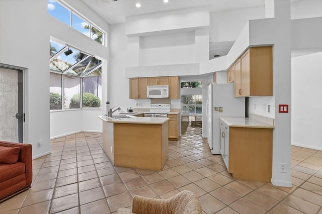 10124 NW 4th Street NW, Plantation, FL 33324