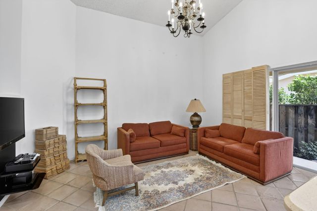 10124 NW 4th Street NW, Plantation, FL 33324