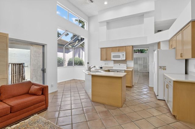 10124 NW 4th Street NW, Plantation, FL 33324