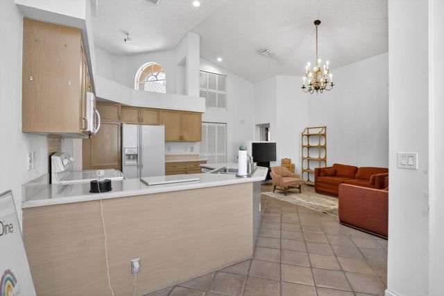 10124 NW 4th Street NW, Plantation, FL 33324