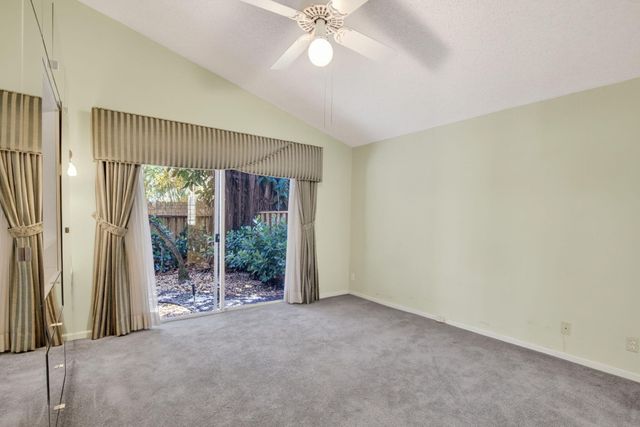 10124 NW 4th Street NW, Plantation, FL 33324