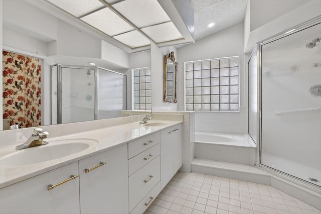 10124 NW 4th Street NW, Plantation, FL 33324