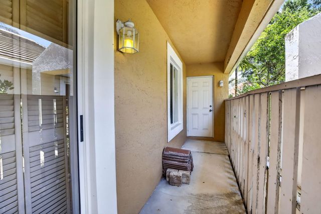 10124 NW 4th Street NW, Plantation, FL 33324