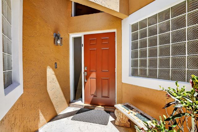 10124 NW 4th Street NW, Plantation, FL 33324