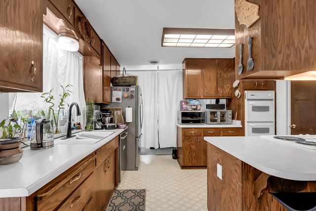 1924 Cota Way, Modesto, CA 95355