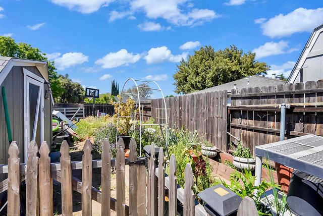 1924 Cota Way, Modesto, CA 95355