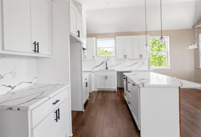 1226 9th St, San Leon, TX 77539