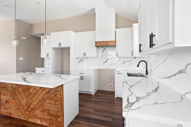 1226 9th St, San Leon, TX 77539