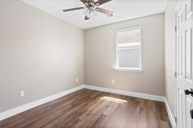 1226 9th St, San Leon, TX 77539