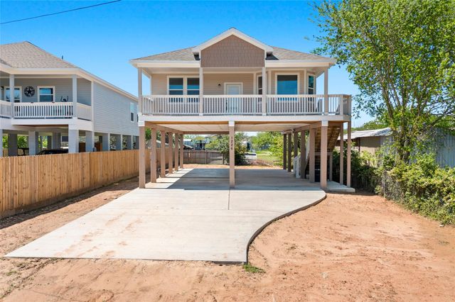 1226 9th St, San Leon, TX 77539