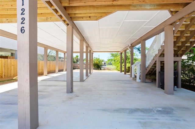 1226 9th St, San Leon, TX 77539