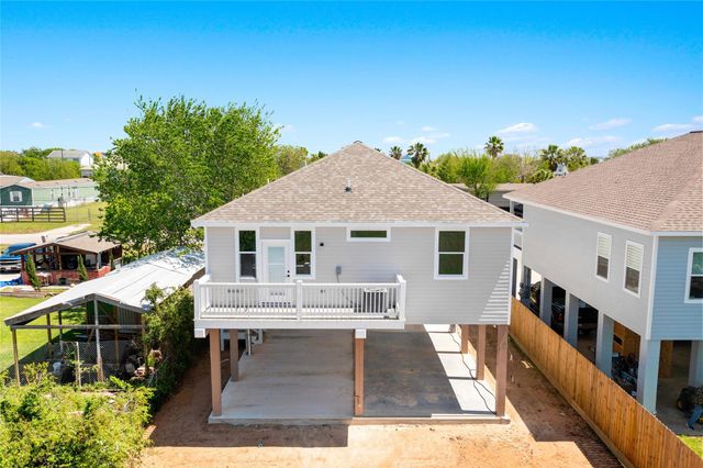 1226 9th St, San Leon, TX 77539