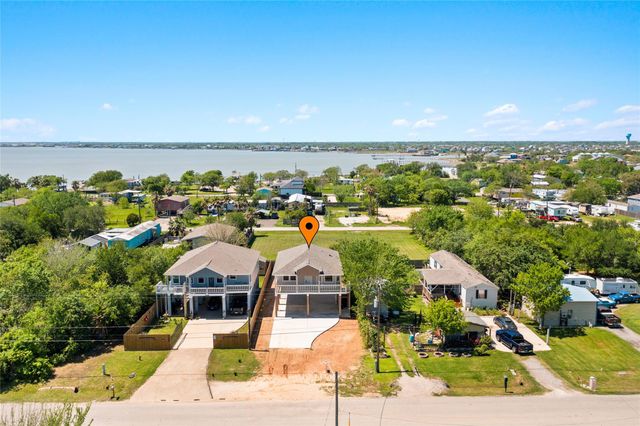 1226 9th St, San Leon, TX 77539