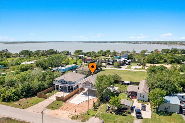 1226 9th St, San Leon, TX 77539