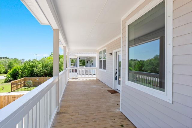 1226 9th St, San Leon, TX 77539