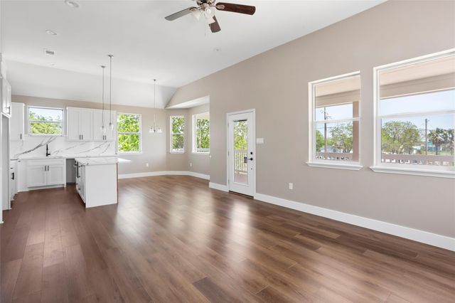 1226 9th St, San Leon, TX 77539