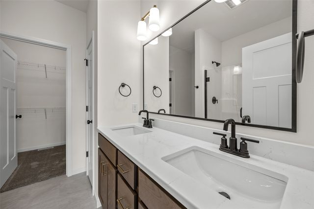 8815 Zeppelin Avenue NE, Cedar Rapids, IA 52402